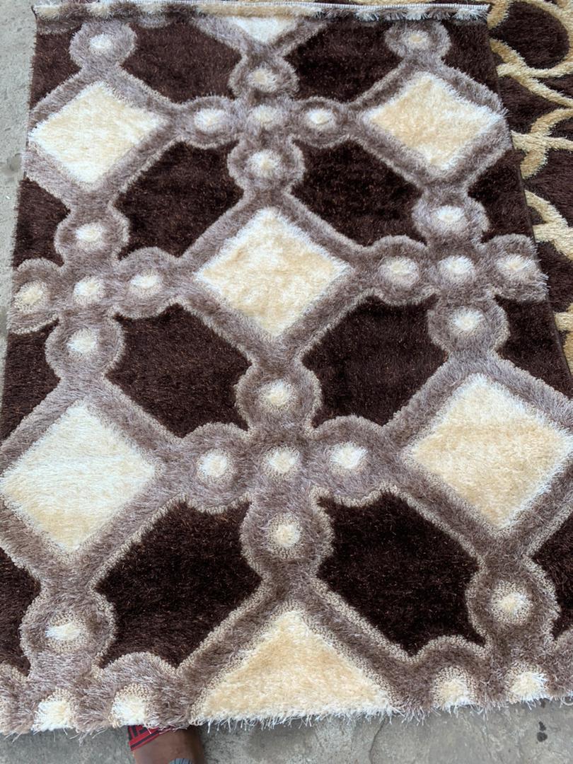 Noble Elegant Center Rug 4 ft 6