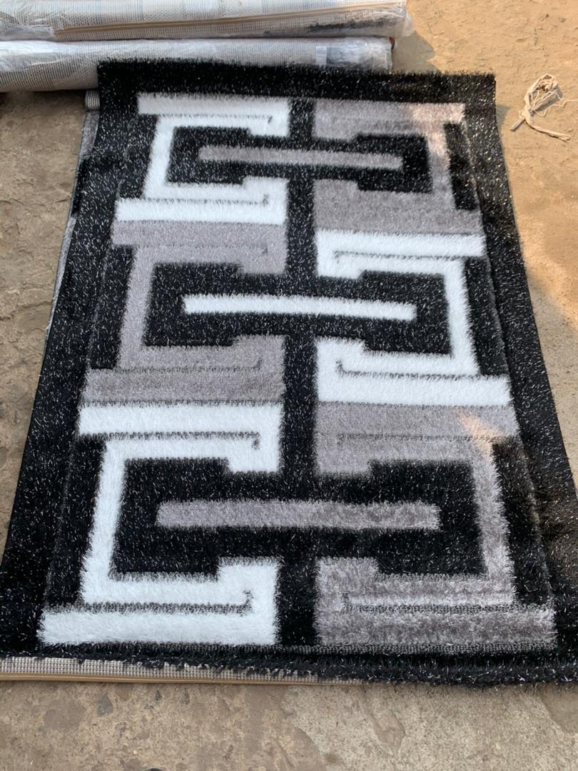 Noble Elegant Centre Rug 4 ft 6