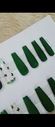 Press on nails (simple)
