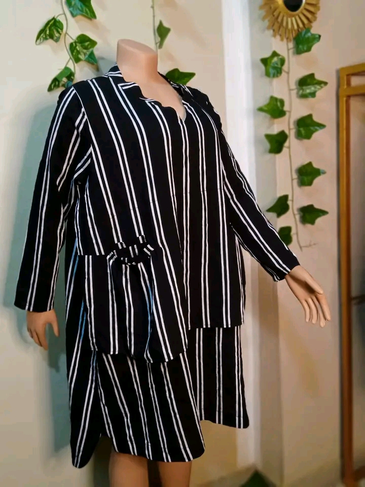 Black and White Ladies Striped Short Gown